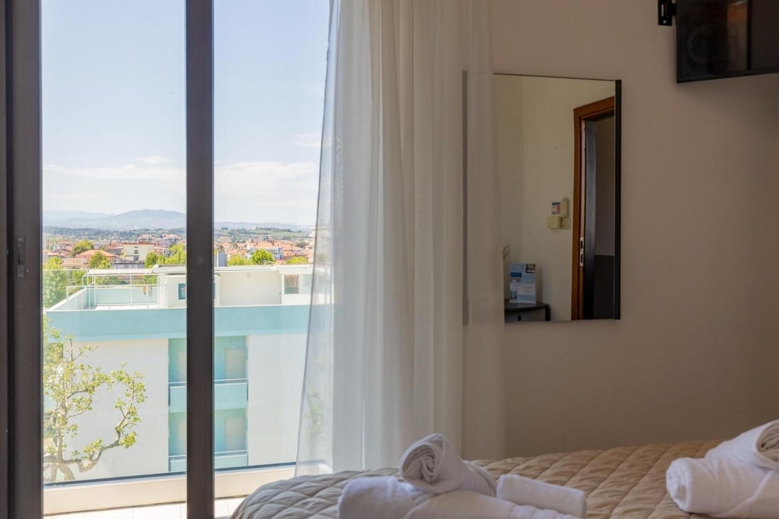 Grand Meeting Hotel Rimini Bagian luar foto