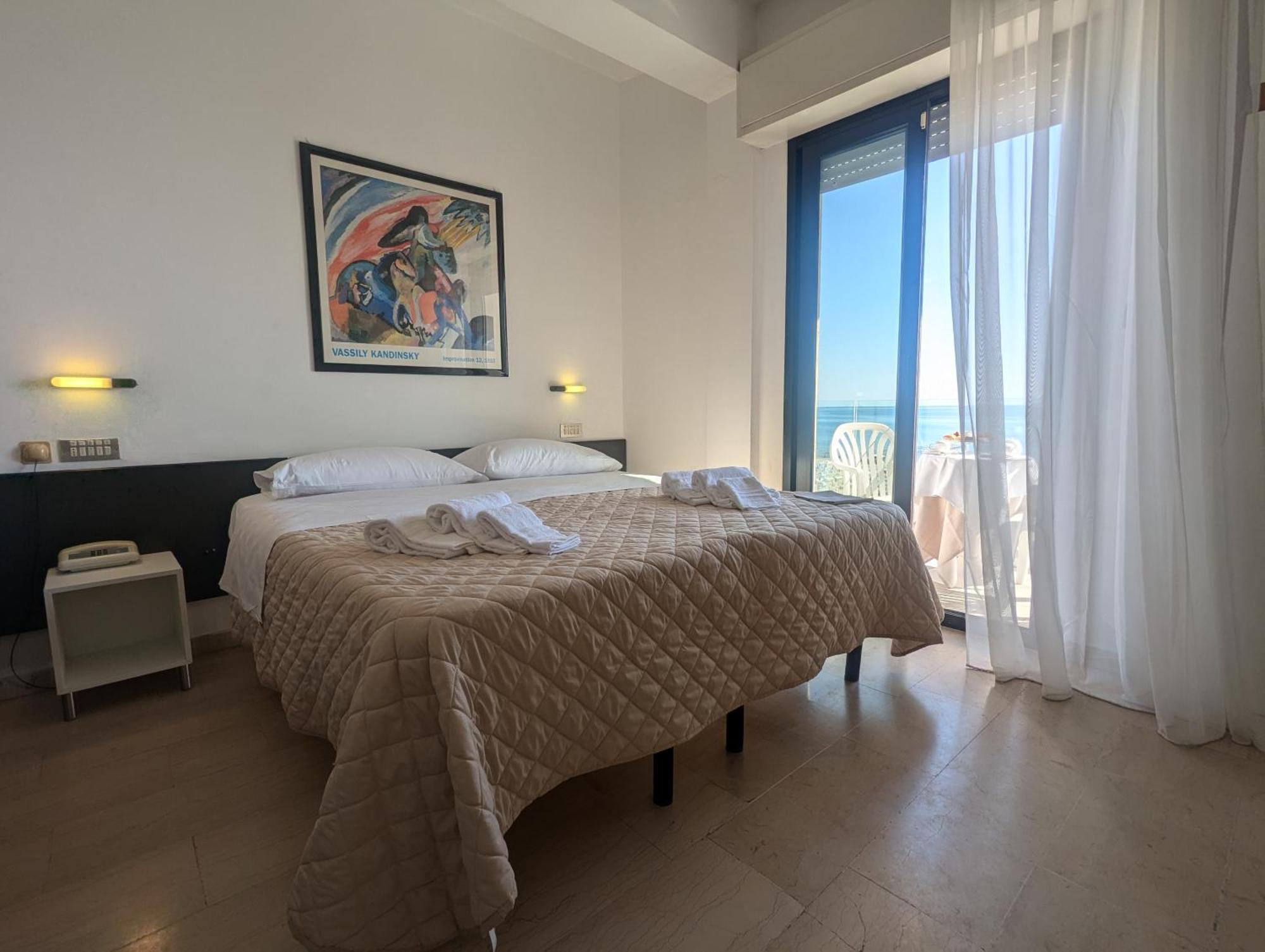Grand Meeting Hotel Rimini Bagian luar foto