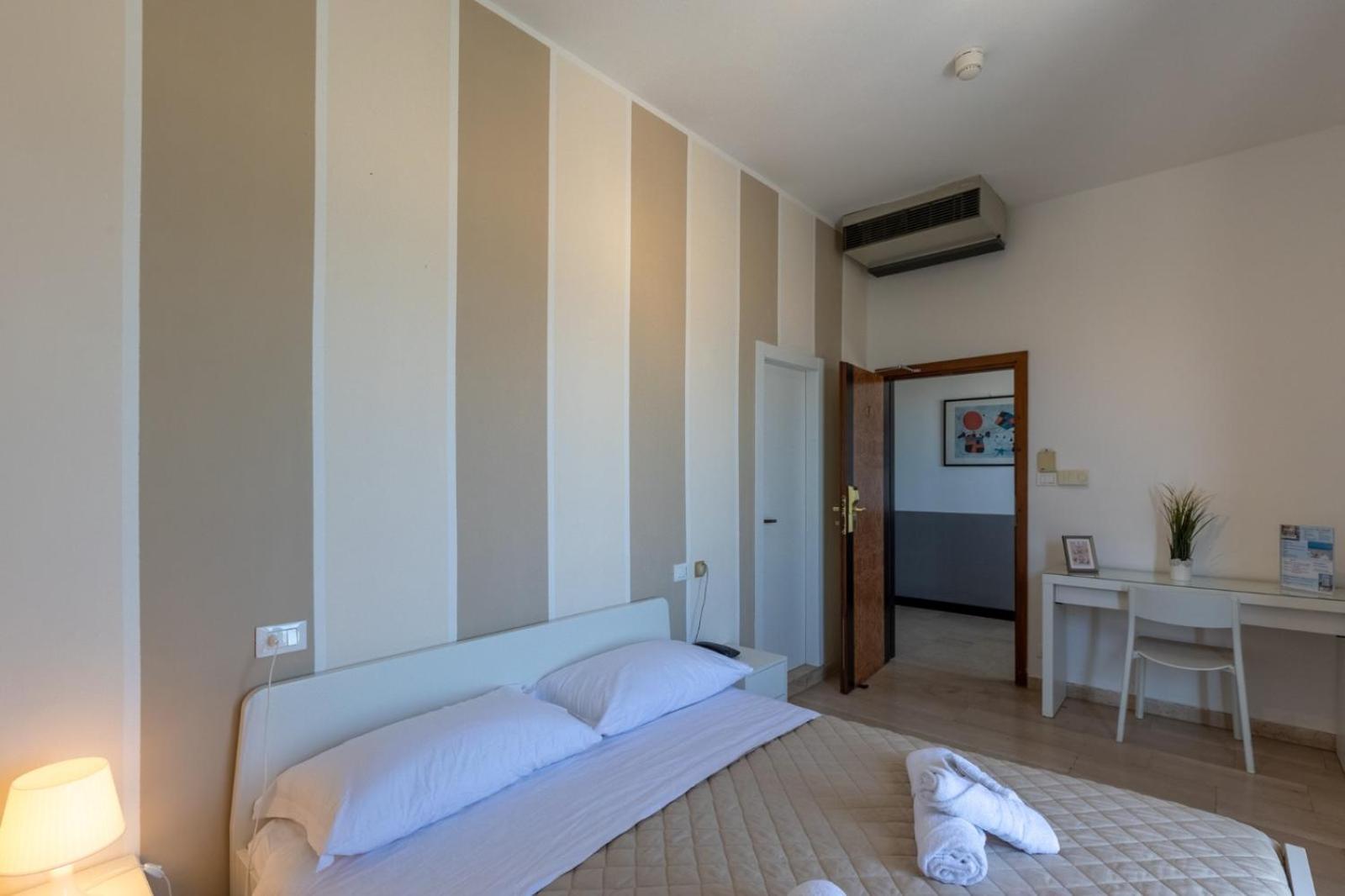 Grand Meeting Hotel Rimini Bagian luar foto