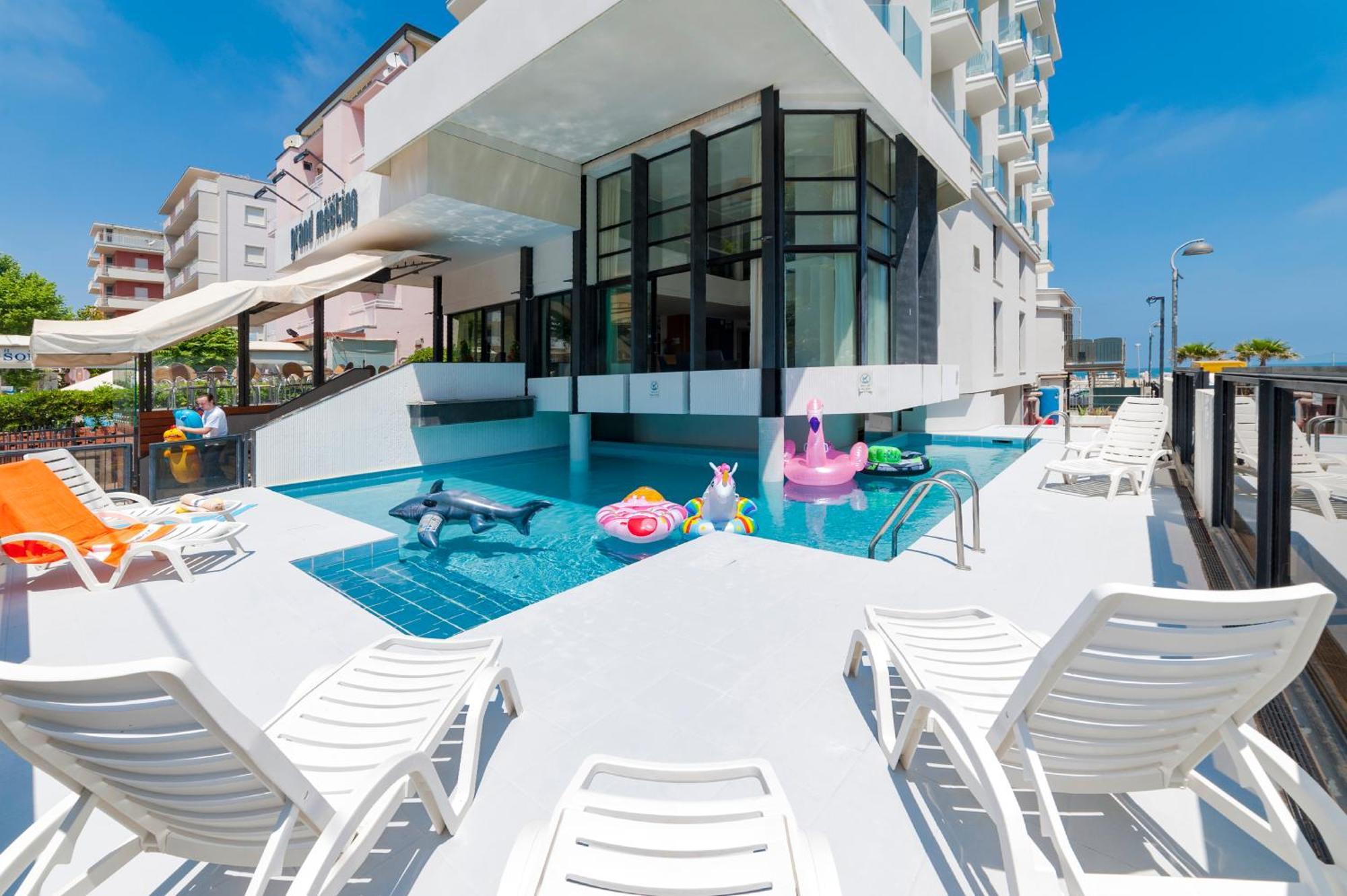 Grand Meeting Hotel Rimini Bagian luar foto