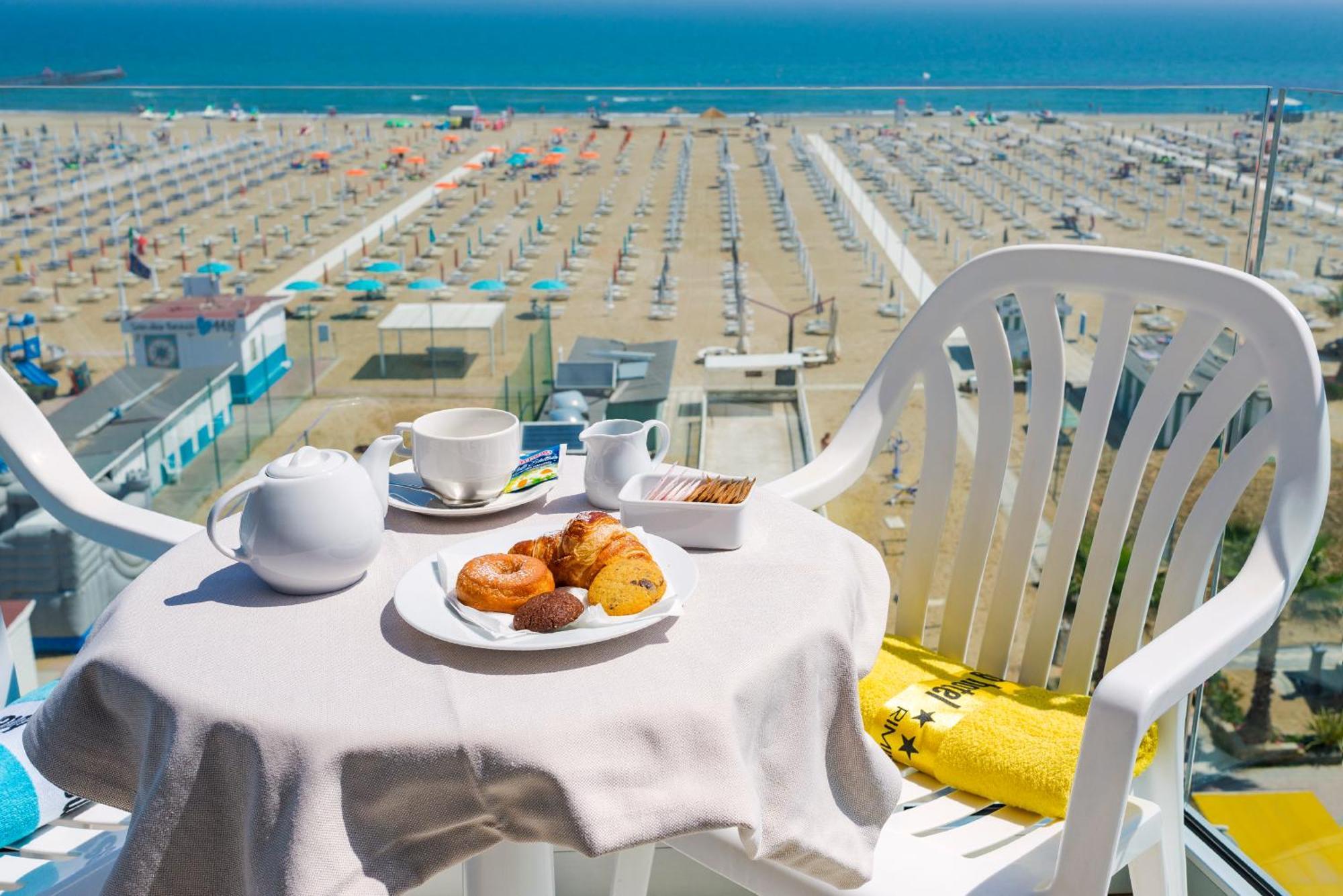 Grand Meeting Hotel Rimini Bagian luar foto